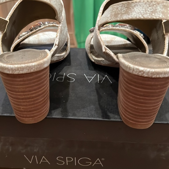 Tahari Allie Jeweled Stacked Heel Sandal in Bone Patterned Leather Sz 8 … - Picture 15 of 16